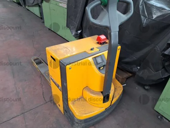7#8798 Carrello sollevatore Jungheinrich