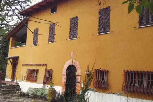 #23023 Casa padronale con casa colonica e terreni