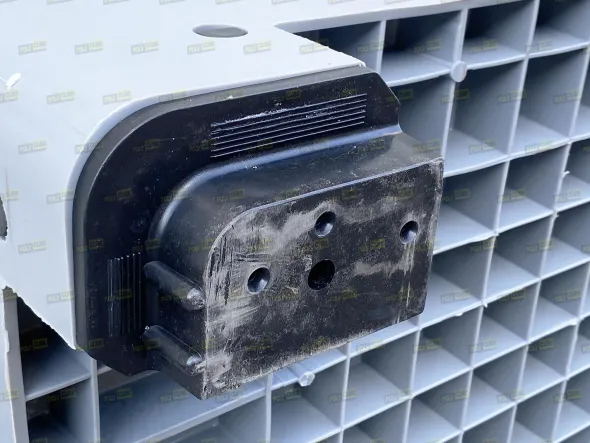 Cassoni in plastica bins usati con coperchio