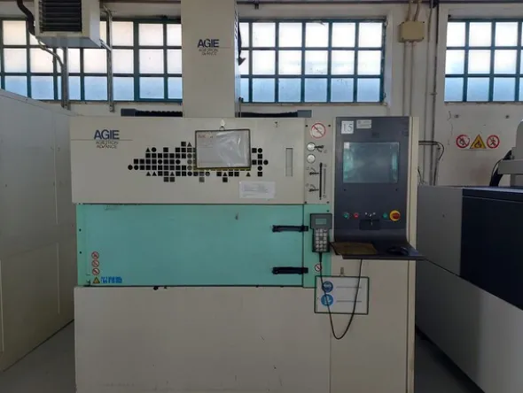 7#7717 Centro di lavoro Agie agietron adv 4