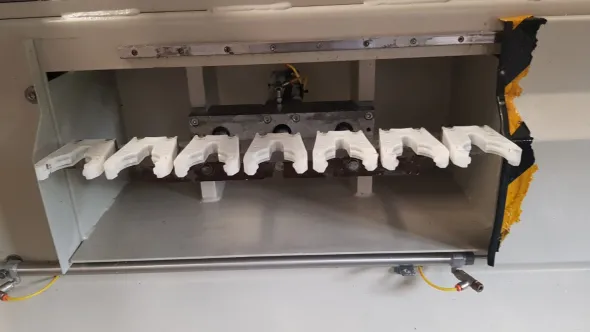 Centro di lavoro 4 assi per Alluminio e PVC