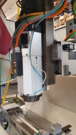 Centro di lavoro 4 assi per Alluminio e PVC