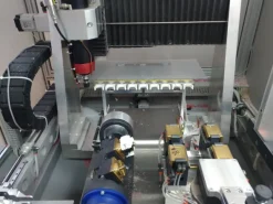 CENTRO DI LAVORO 4 ASSI PER FRESATURA FRONTALI