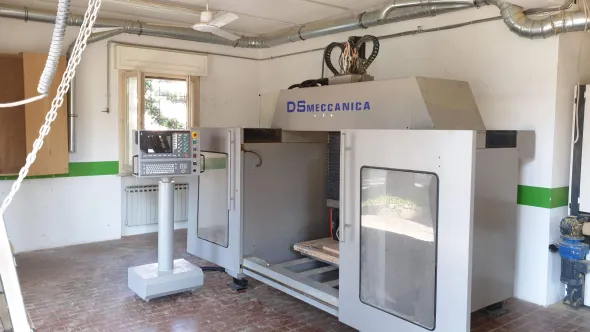 Centro di lavoro CNC 5 assi DS meccanica