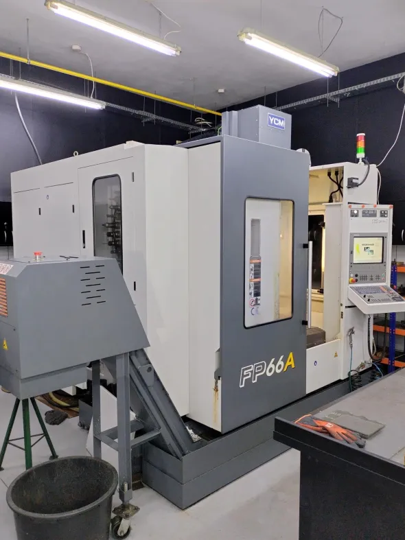 Centro di lavoro CNC YCM FP66A