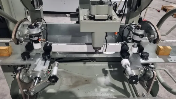 Centro di lavoro Emmegi Nanomatic 380 S