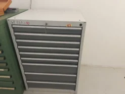 1#8288 Centro di lavoro Mikron e accessori vari