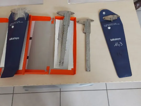 1#8288 Centro di lavoro Mikron e accessori vari