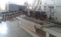 Centro di lavoro per la produzione di finestre in legno
