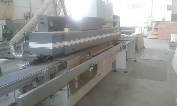 Centro di lavoro per la produzione di finestre in legno