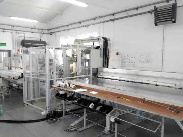 Centro di lavoro per profili FOM INDUSTRIE