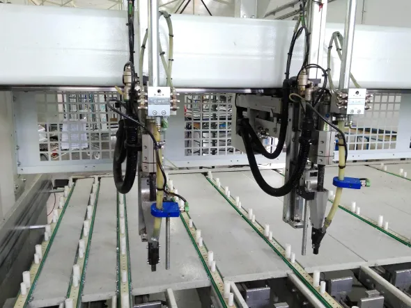 Centro di lavoro per profili FOM INDUSTRIE