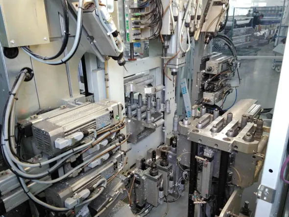 Centro di lavoro per profili FOM INDUSTRIE