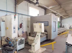 Centro di lavoro per profili in alluminio MECAL