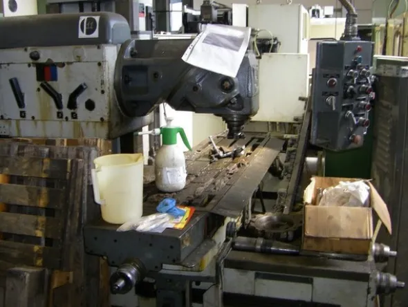 8#4997 Centro di lavoro Takisawa e fresatrice Secmu