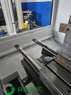 CENTRO DI LAVORO TAVOLA 4° ASSE