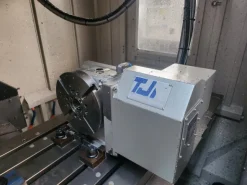 Centro di lavoro usato AKIRA SEIKI V4 XP