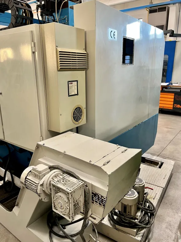 CENTRO DI LAVORO VERT. "KONDIA" MOD. HM 1060