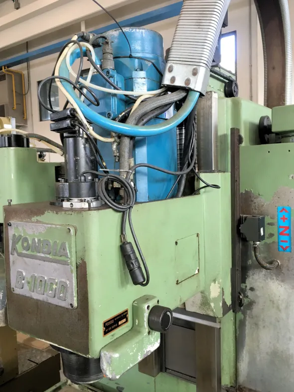 CENTRO DI LAVORO VERT. "KONDIA" MOD. B 1000