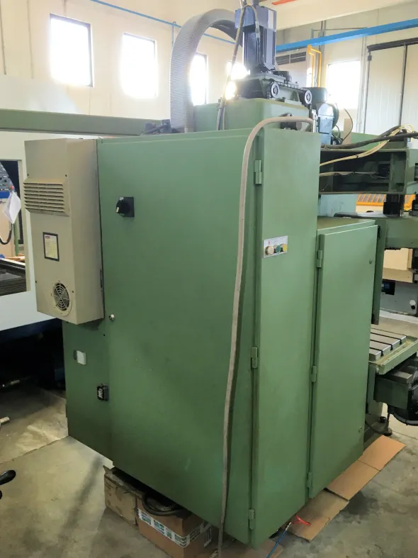 CENTRO DI LAVORO VERT. "KONDIA" MOD. B 1000