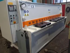 Cesoia idraulica LVD 3000 x 6 con sostentamento lamiera
