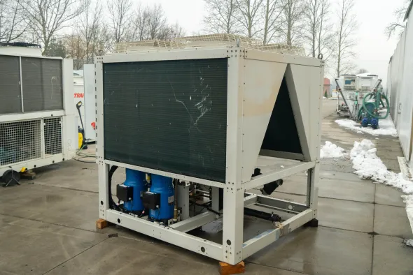 Chiller Daikin 77/87 kW | pompa di calore | Usato