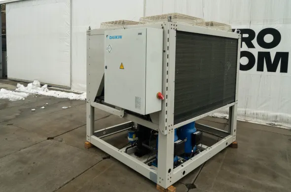 Chiller Daikin 77/87 kW | pompa di calore | Usato