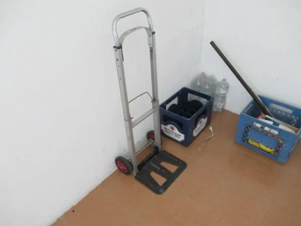 6#4563 Cisterna, scala in alluminio, saldatrice, idropultrice e rampe di carico