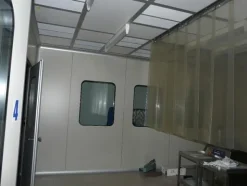 2#3241 Clean room a servizio di area sterilizzazione e confezionamento indumenti sterili