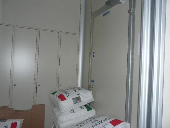 2#3241 Clean room a servizio di area sterilizzazione e confezionamento indumenti sterili