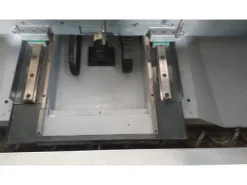 CODICE 1699 CENTRO DI LAVORO VERTICALE HAAS MS MOD VF-4SS 1000x500