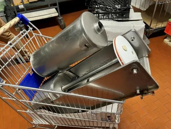 1#7741 Compendio di azienda dedita alla macellazione e al commercio all'ingrosso di bestiame