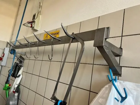 1#7741 Compendio di azienda dedita alla macellazione e al commercio all'ingrosso di bestiame