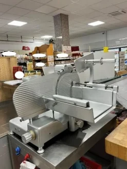 1#7741 Compendio di azienda dedita alla macellazione e al commercio all'ingrosso di bestiame