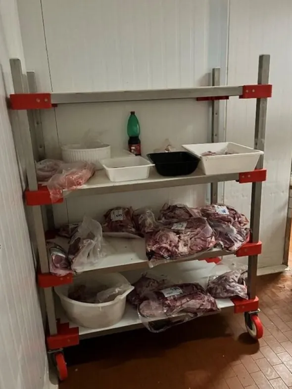 1#7741 Compendio di azienda dedita alla macellazione e al commercio all'ingrosso di bestiame