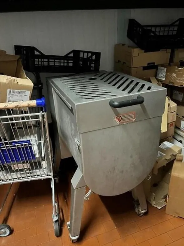 1#7741 Compendio di azienda dedita alla macellazione e al commercio all'ingrosso di bestiame
