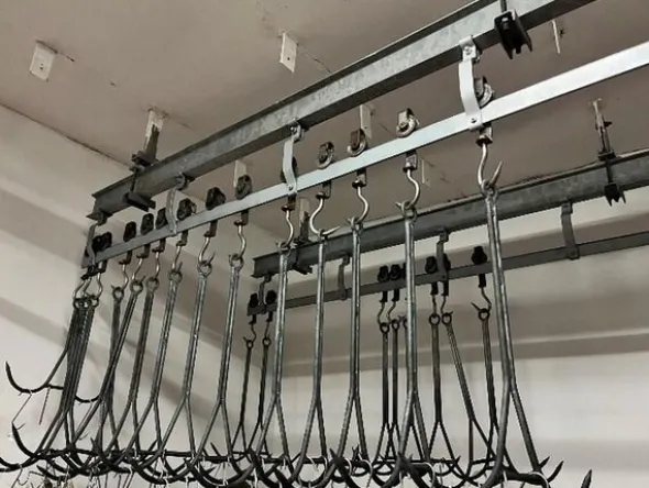1#7741 Compendio di azienda dedita alla macellazione e al commercio all'ingrosso di bestiame