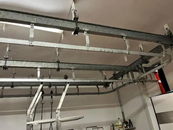 1#7741 Compendio di azienda dedita alla macellazione e al commercio all'ingrosso di bestiame