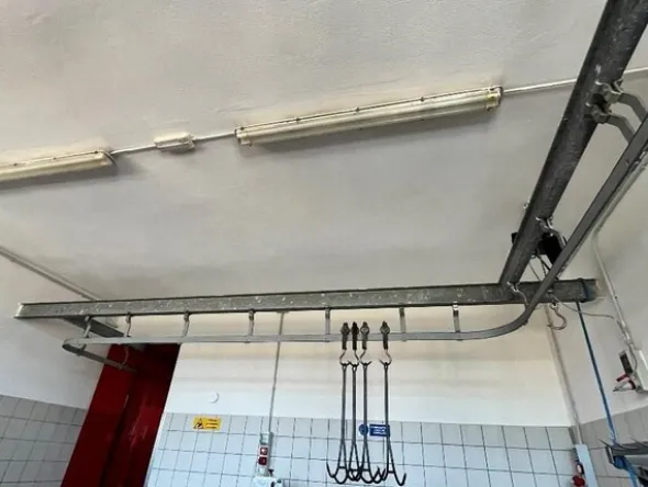 1#7741 Compendio di azienda dedita alla macellazione e al commercio all'ingrosso di bestiame