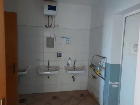 #11162 Compendio di 3 capannoni (A-B-C) con uffici e terreni attigui