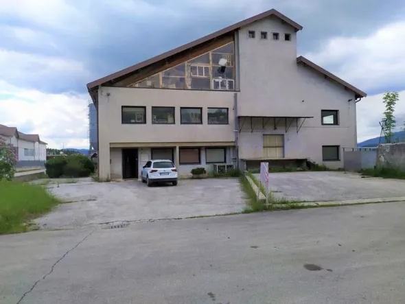 #10863 Complesso artigianale ad uso falegnameria