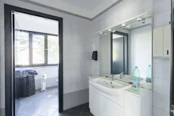 #14026 Complesso artigianale con ampia corte