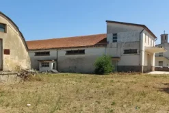 #19448 Complesso artigianale con cortile e pertinenze