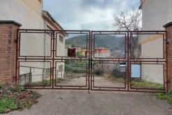 #19451 Complesso artigianale con cortile e pertinenze