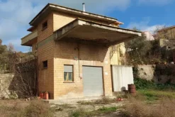 #19451 Complesso artigianale con cortile e pertinenze