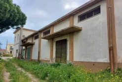 #20408 Complesso artigianale con cortile e pertinenze