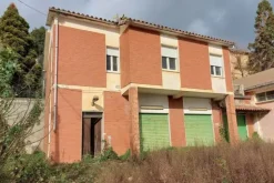 #19439 Complesso artigianale con cortile e pertinenze