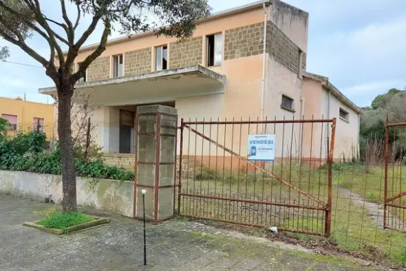 #19435 Complesso artigianale con cortile e pertinenze