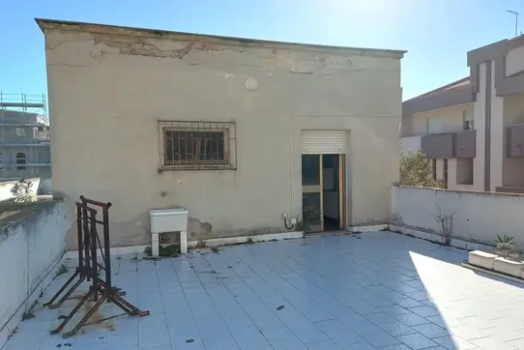 #19446 Complesso artigianale con cortile e pertinenze
