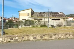 #21461 Complesso artigianale con cortile e pertinenze